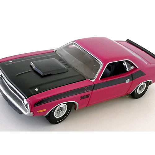 1970 Dodge Challenger T/A 340 6-Pack Auto World Mörk Cerise