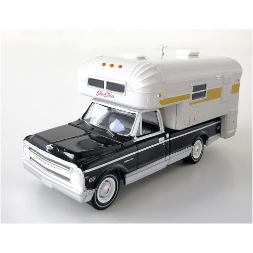 1969 Chevrolet C-10 Cheyenne with Silver Streak Camper Greenlight Svart