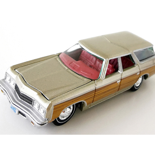 1973 Chevrolet Caprice Estate Johnny Lightning Champagne poly 